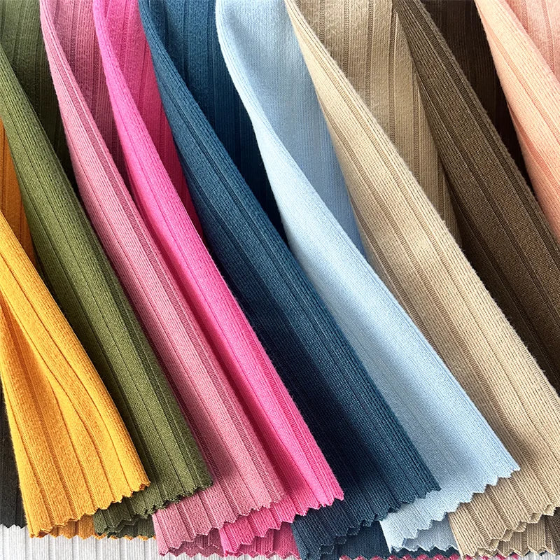 Янги дизайн — 93% полиэстер ва 7% спандексдан тўқилган 8×3 резинка трикотаж мати. Қизлар учун футболка, ички кийим, кўйлак, пижама ва тунги кийимлар тайёрлашга мос, чўзиладиган ва қулай материал