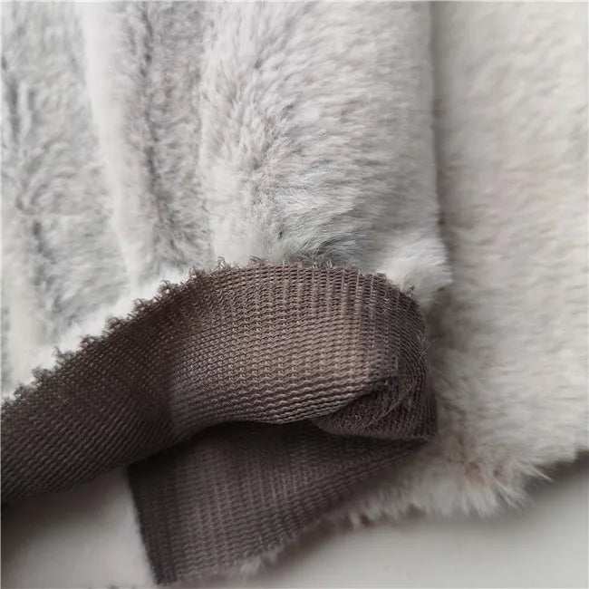 Кўп функцияли, юмшоқ ва сув ўтказмайдиган сунъий мех (плюш) мата