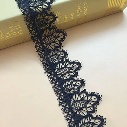 Эластик бўлмаган толали гипурдан тайёрланган дантелли қора ва оқ пойафзал ва сумкаларни тикиш учун