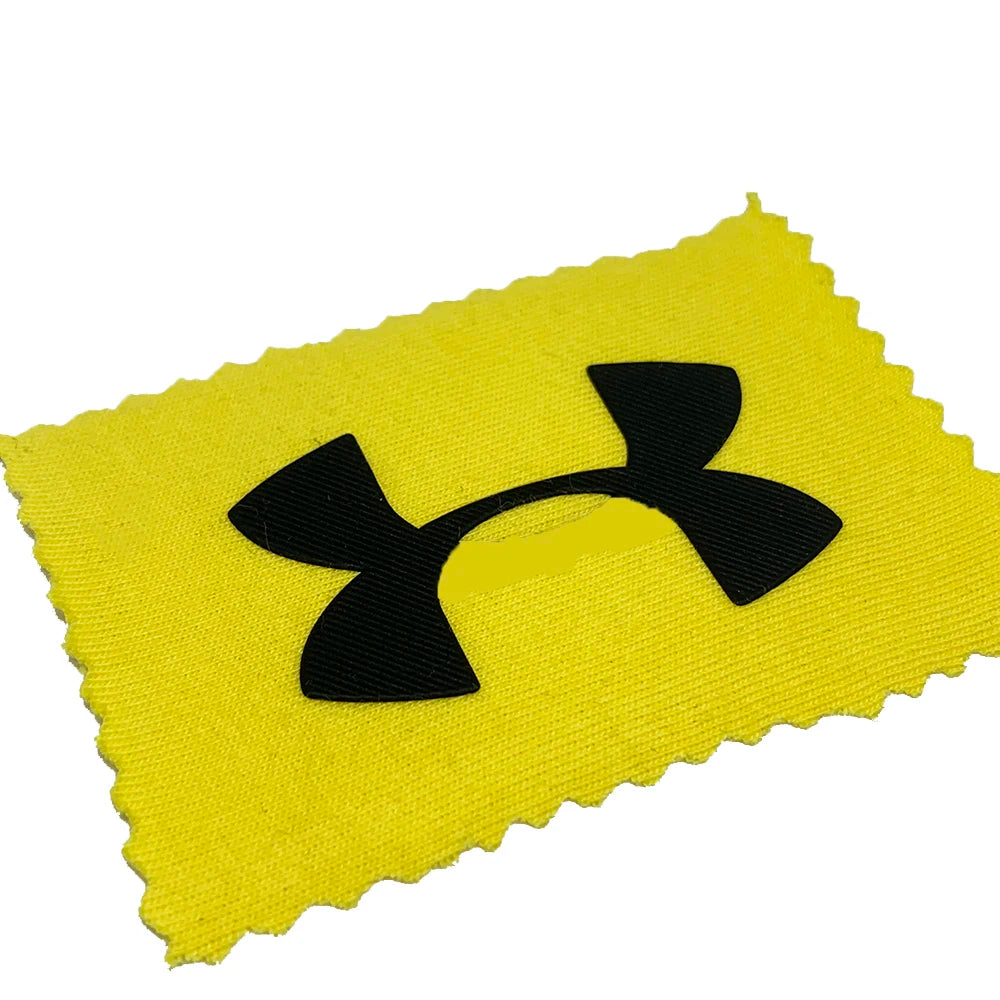 Махсус логотип 3Д иссиқ прессланган ПВХ силикон нишони Кийим ёрлиғи учун дазмолланган каучук ямоқ Махсус бренд нишони