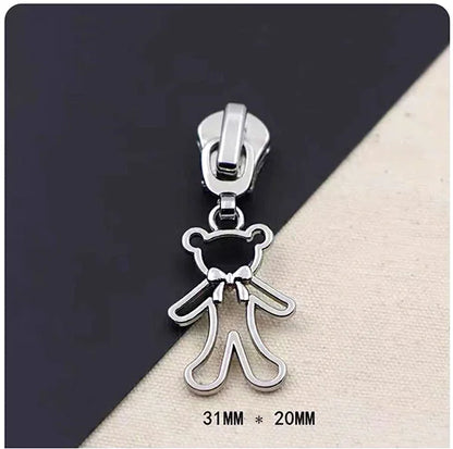 Ҳенгда фабрикаси мослаштирилган мултфилмли фермуарни тортиб олиш боши аксессуарлари Кийим учун металл слайдер Юқори сифатли қотишма фермуар мослаштирилган