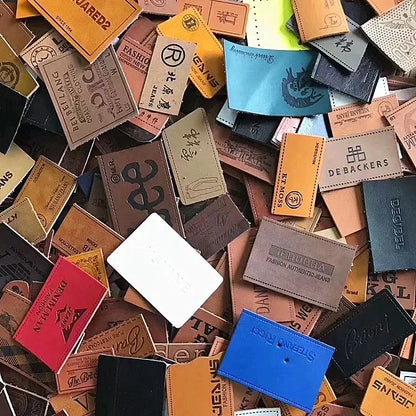 Ямалар улгуржи дизайн Махсус ном логотипи бўртма нақшли ҳақиқий чармдан ясалган ямалар ва сумкалар ва кийимлар учун ёрлиқлар Шляпалар жинси шимлар