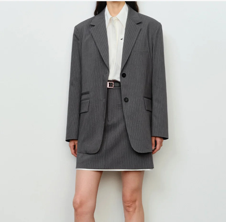 Юқори сифатли TR аралашма — ворстед меринос жуни ва полиэстердан тўқилган полосали мата. Эркаклар костюм ва пиджаклари учун