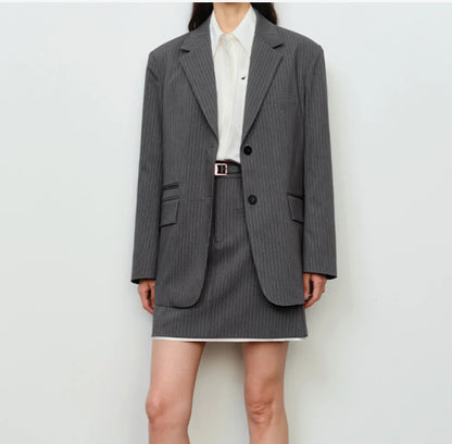 Юқори сифатли TR аралашма — ворстед меринос жуни ва полиэстердан тўқилган полосали мата. Эркаклар костюм ва пиджаклари учун