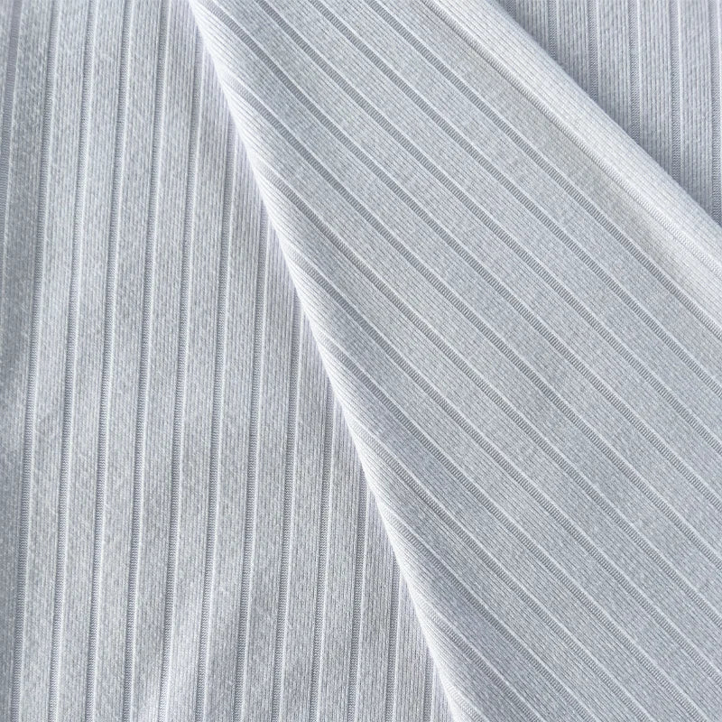 Янги дизайн — 93% полиэстер ва 7% спандексдан тўқилган 8×3 резинка трикотаж мати. Қизлар учун футболка, ички кийим, кўйлак, пижама ва тунги кийимлар тайёрлашга мос, чўзиладиган ва қулай материал