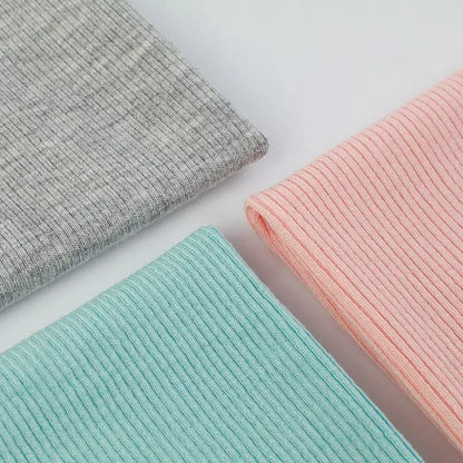 Оммабоп сотувдаги икки томонлама чўзиладиган 2x2 риб (чизиқли) мата — 40S ипли текис вискоза-спандекс аралашмаси. Манжет, ёқалар ва кийим қирралари учун мос