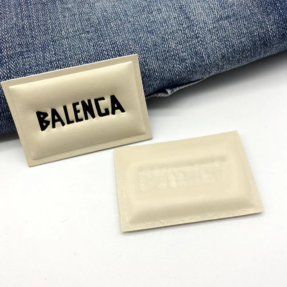 Жинси кийим сумкалари учун 3Д бўрттирма ПУ тери деним ёрлиғи бўртма ямоқ ямоқлари