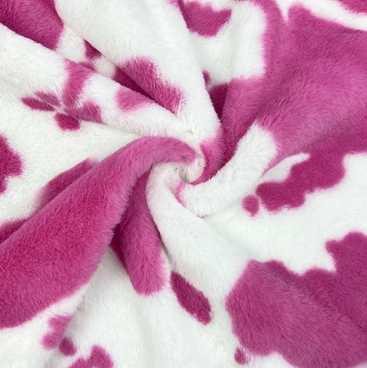 100% полиэстердан тўқилган трикотаж флис мата — қисқа ворсли, сигир нақшли плюш тузилиши билан. Қишки пальто ва одеялолар учун мўлжалланган, қўнғир қўзичоқ (қўй) ёки қўнғир қўй териси эффектига ўхшаш юмшоқ ва иссиқ материал