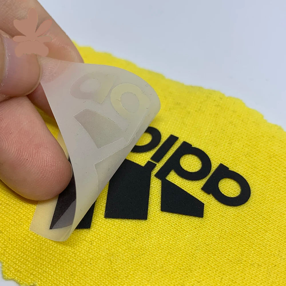Махсус логотип 3Д иссиқ прессланган ПВХ силикон нишони Кийим ёрлиғи учун дазмолланган каучук ямоқ Махсус бренд нишони