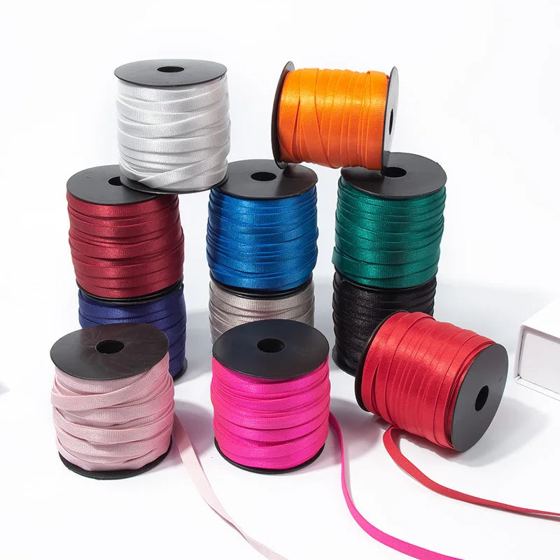 Ички кийим учун мўлжалланган эластик лента — кийим аксессуари сифатида ишлатилади. Лифчик бандлари учун жумшоқ эластик тasma, ялтироқ эластик лента рулони