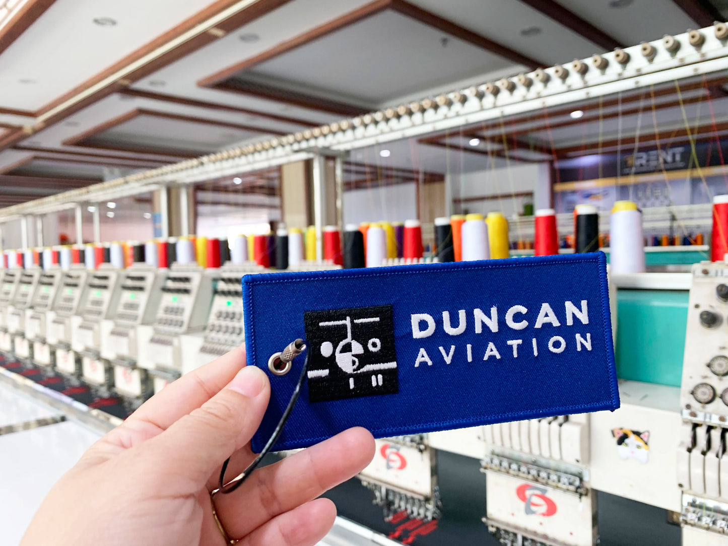 Кийим-кечак қалпоқ ва шляпа учун ёқимли ҳайвонлар каштадўзлик ямоғига тикилган махсус дазмол