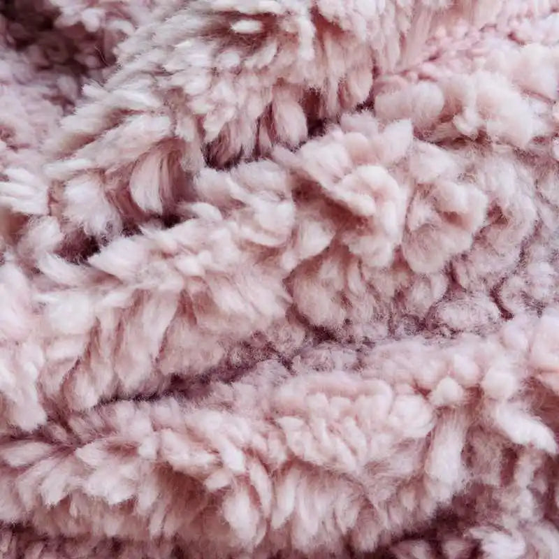 Люксли, юқори сифатли 100% полиэстердан ишланган қўй жуни (шерпа) флис мата — плюш айиқча тузилишидаги сунъий қўзичоқ жунли (ягнёнок) флис мато