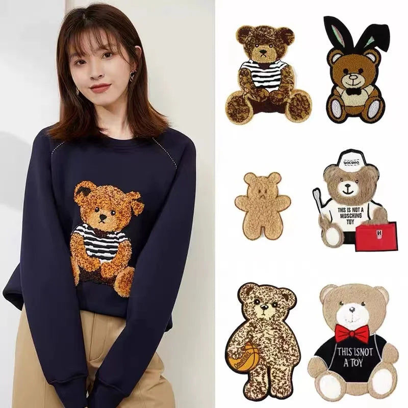 Жигарранг ёқимли кигиз апликаси, кийим-кечак учун шинил патчда темир ўтирган айиқча