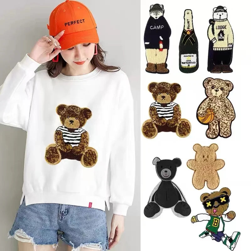 Жигарранг ёқимли кигиз апликаси, кийим-кечак учун шинил патчда темир ўтирган айиқча