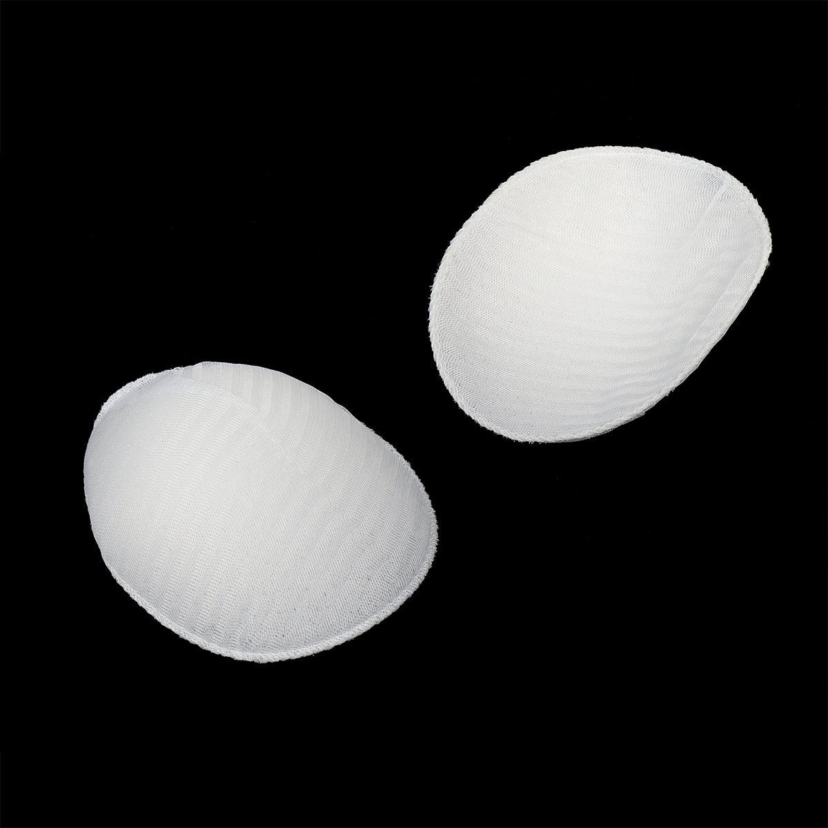 Оқ рангли реглан қопламали йелкакўтаргичлар