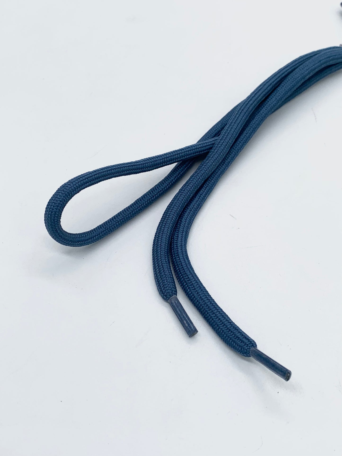 Модель: 40450 Ранги: тўқ кўк Узунлиги: 125 см